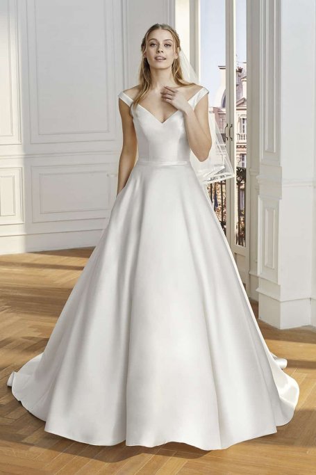 httpsapi.esposagroup.comcontentuploadsCollectionPictureMassenet-studio-esposa-prive-dubai-1-1 (1)